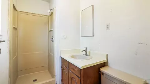 Bath - 4433 Walters Rd, Fairfield, CA 94533 photo 1 of 3