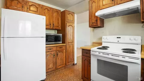 Kitchen - 4433 Walters Rd, Fairfield, CA 94533 photo 4 of 4