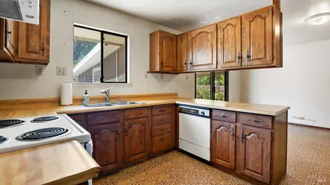 Kitchen - 4433 Walters Rd, Fairfield, CA 94533 photo 1 of 4