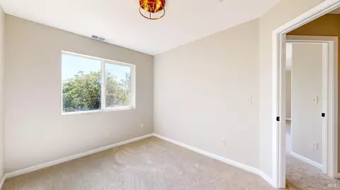 Bedroom - 9246-9248 Starr Rd, Windsor, CA 95492 photo 9 of 17