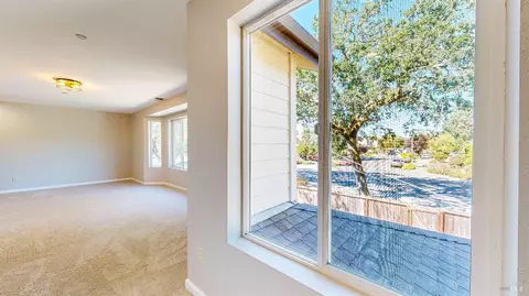 Living - 9246-9248 Starr Rd, Windsor, CA 95492 photo 2 of 5
