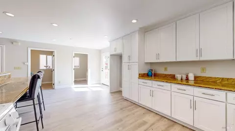 Kitchen - 9246-9248 Starr Rd, Windsor, CA 95492 photo 4 of 8
