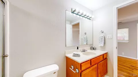 Bath - 9246-9248 Starr Rd, Windsor, CA 95492 photo 6 of 6