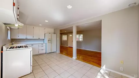 Kitchen - 9246-9248 Starr Rd, Windsor, CA 95492 photo 6 of 8