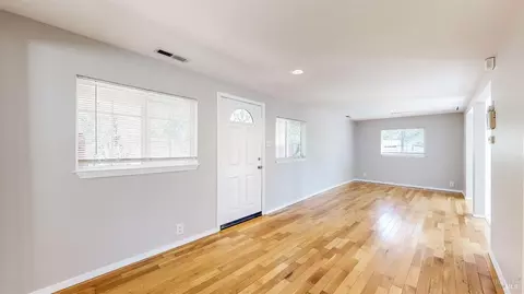 Living - 9246-9248 Starr Rd, Windsor, CA 95492 photo 4 of 5