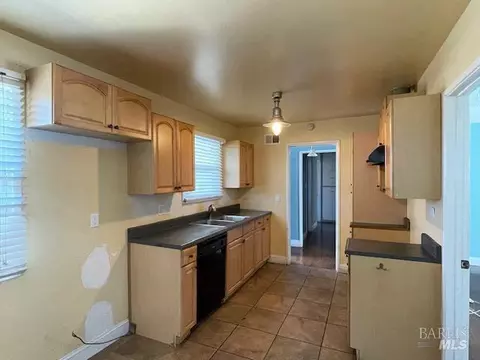 140 Wendy St, Vallejo, CA 94589 photo 3