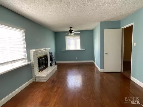 140 Wendy St, Vallejo, CA 94589 photo 2
