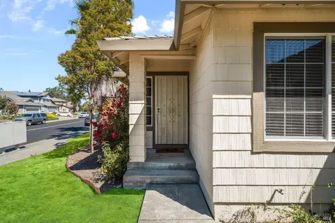 301 Sugar Maple Ln, Windsor, CA 95492 photo 3