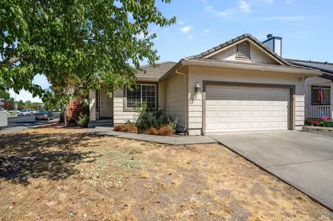 301 Sugar Maple Ln, Windsor, CA 95492 photo 2