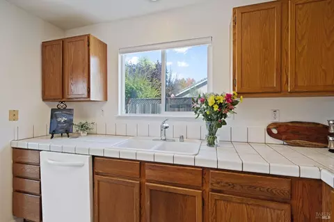 301 Sugar Maple Ln, Windsor, CA 95492 photo 14