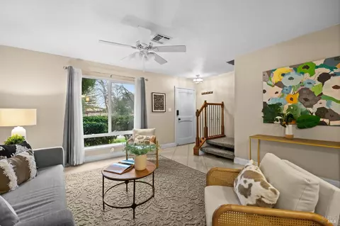 490 Edgewood Dr #4, Vacaville, CA 95688