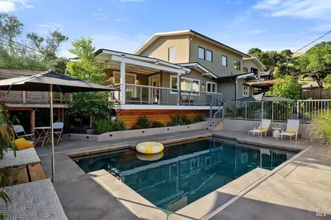 55 Happy Ln, San Rafael, CA 94901