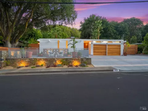 899 Appleberry Dr, San Rafael, CA 94903