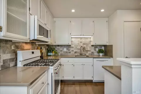 282 Park Place Dr, Petaluma, CA 94954