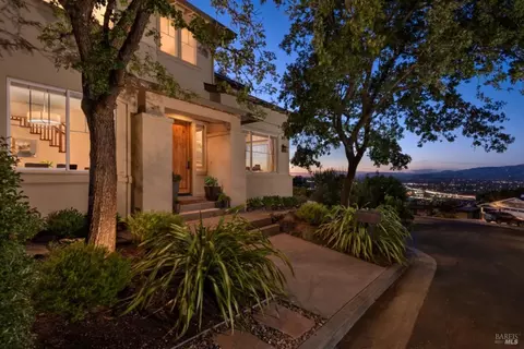70 Augusta Cir, Petaluma, CA 94952