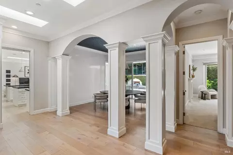 Entry Way - 2 Old Landing Rd, Tiburon, CA 94920 photo 2 of 2