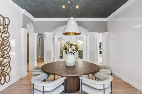 Dining - 2 Old Landing Rd, Tiburon, CA 94920 photo 3 of 4