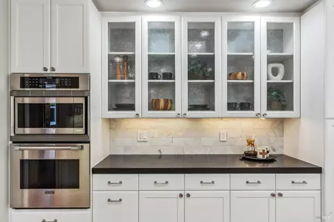 Kitchen - 2 Old Landing Rd, Tiburon, CA 94920 photo 7 of 9