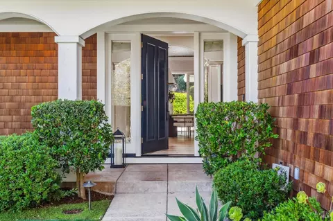 Entry Way - 2 Old Landing Rd, Tiburon, CA 94920 photo 1 of 2