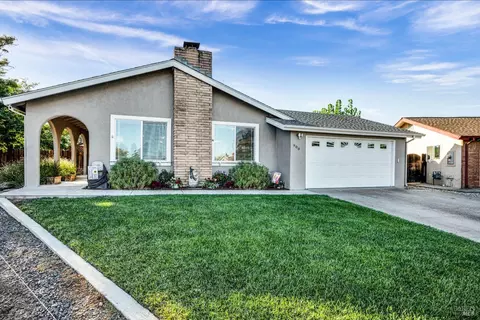 900 Palmetto Way, Petaluma, CA 94954
