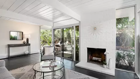 884 Greenberry Ln, San Rafael, CA 94903