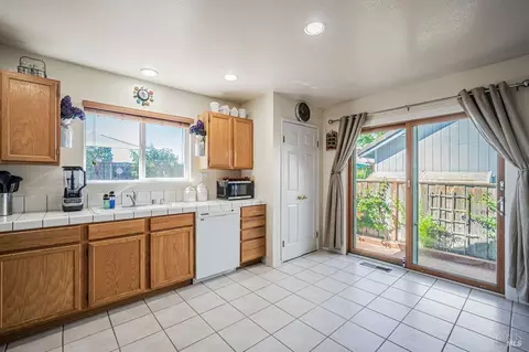 506 Quince St, Windsor, CA 95492 photo 9