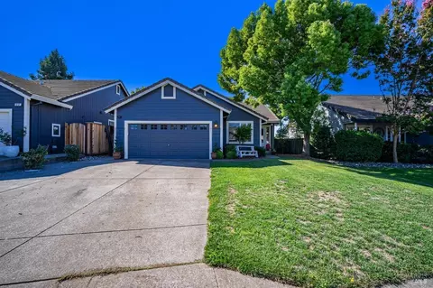 506 Quince St, Windsor, CA 95492