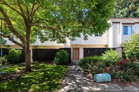 1777 Las Pravadas Ct, Santa Rosa, CA 95409