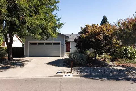 1835 Bancroft Dr, Santa Rosa, CA 95401