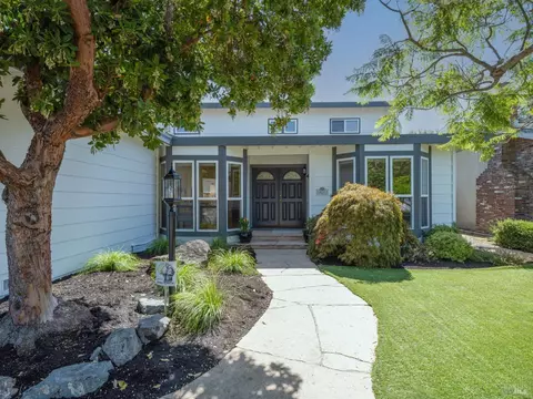212 Riviera Dr, San Rafael, CA 94901
