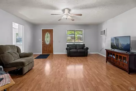 217 Thompson St, Ukiah, CA 95482 photo 4