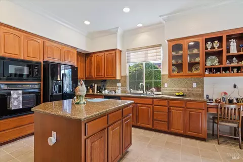 1827 Landmark Dr, Vallejo, CA 94591 photo 12