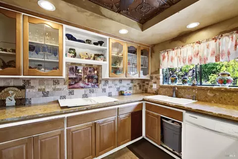 Kitchen - 2999 Burbank Dr, Fairfield, CA 94534 photo 5 of 10