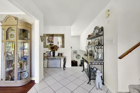 Entry Way - 2999 Burbank Dr, Fairfield, CA 94534 photo 2 of 5