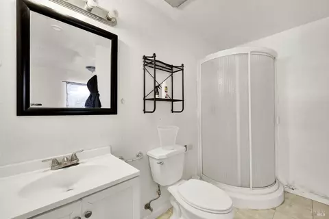 Bath - 2999 Burbank Dr, Fairfield, CA 94534 photo 2 of 4