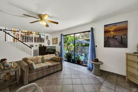 Living - 2999 Burbank Dr, Fairfield, CA 94534 photo 4 of 5