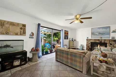 Living - 2999 Burbank Dr, Fairfield, CA 94534 photo 2 of 5
