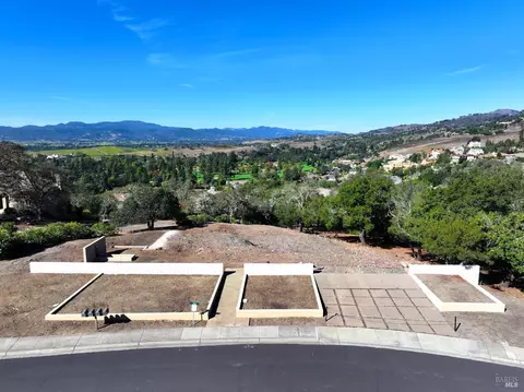 24 Greenbriar Cir, Napa, CA 94558