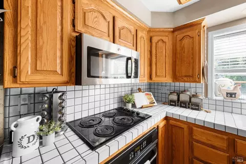 Kitchen - 2191 Monterey Dr, Fairfield, CA 94534 photo 7 of 12