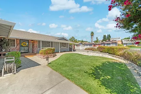 Exterior - 2191 Monterey Dr, Fairfield, CA 94534 photo 4 of 25