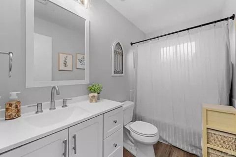 Bath - 2191 Monterey Dr, Fairfield, CA 94534 photo 3 of 4