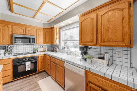 Kitchen - 2191 Monterey Dr, Fairfield, CA 94534 photo 5 of 12