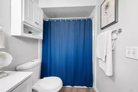 Bath - 2191 Monterey Dr, Fairfield, CA 94534 photo 2 of 4