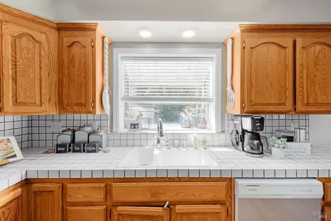Kitchen - 2191 Monterey Dr, Fairfield, CA 94534 photo 8 of 12