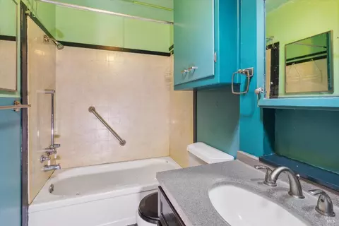 Bath - 28381 N Highway 101 Hwy, Willits, CA 95490 photo 1 of 1