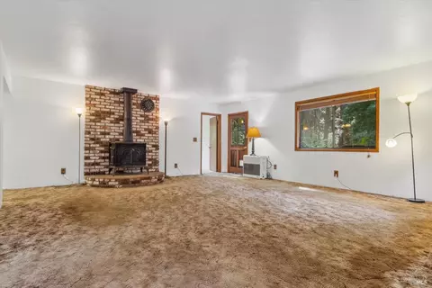 Living - 28381 N Highway 101 Hwy, Willits, CA 95490 photo 1 of 2