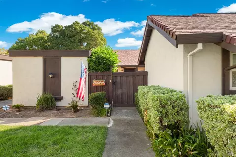 307 Creekview Ct, Vacaville, CA 95688