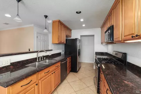 248 Cascade Dr, Vacaville, CA 95687 photo 4