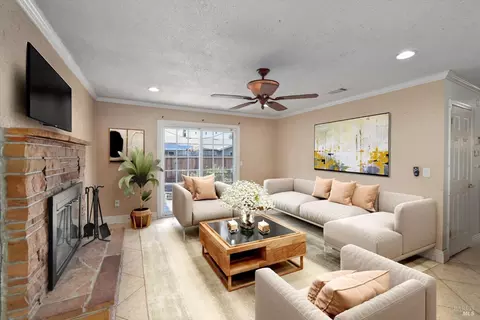248 Cascade Dr, Vacaville, CA 95687 photo 2