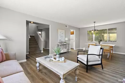 586 Vecino St, Benicia, CA 94510 photo 6